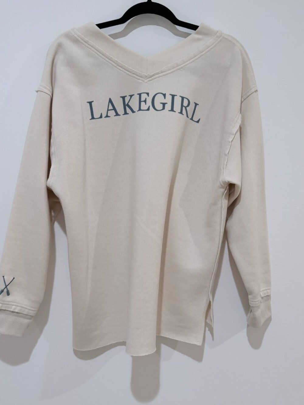 EUC LAKEGIRL Cloud Fleece V-Neck Oversized Sweatshirt Ivory Cream. Small